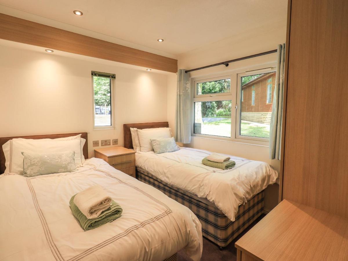 Forest Pines Lodge ボウネス＝オン＝ウィンダミア エクステリア 写真